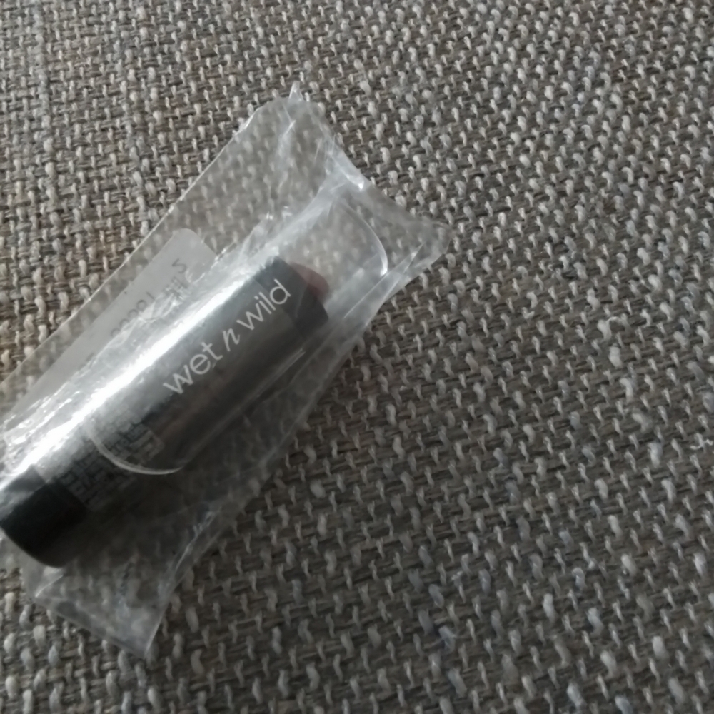 Wet and wild lipstick bundle of 2